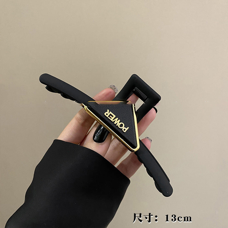 字母三角形几何发夹秋冬时尚设计感抓夹小众百搭鲨鱼夹发饰批发女