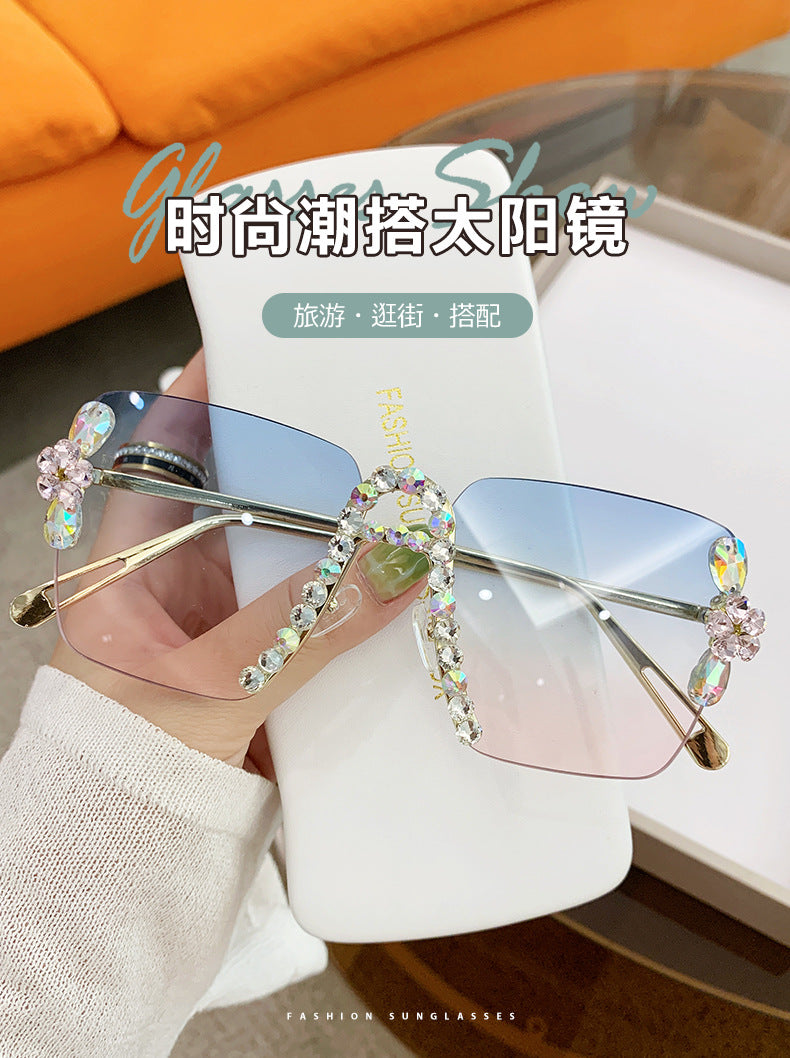 Women's fashion glasses 2022女士新款镶钻墨镜方形A字高级感太阳镜个性街拍显脸小眼镜
