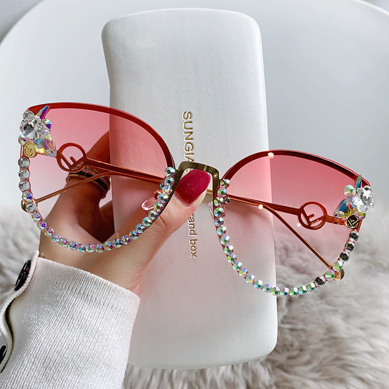 Women's fashion glasses 2024 新款镶钻猫眼复古太阳镜大框墨镜女士金属镜腿镂空跨境遮阳镜