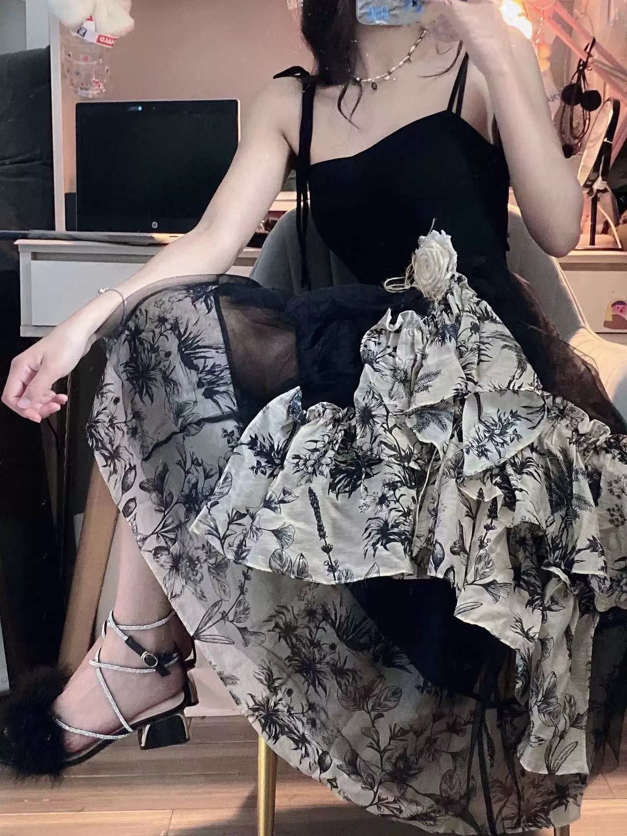 Fashion women's wear Hepburn Style French Artistic Skirt Light Luxury Sweet Salt Elegance Sleeveless Sling Dress 2022 Women's Summer