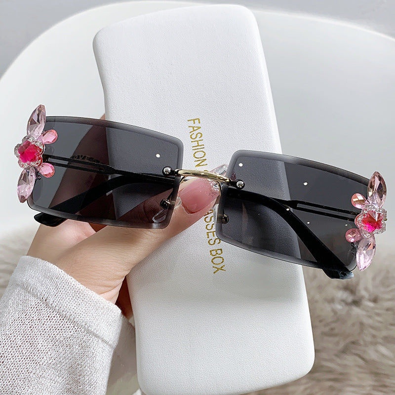 Women's fashion glasses 2022跨镜长方形小框镶钻渐变太阳镜女小脸圆脸防晒拍照韩版墨镜潮