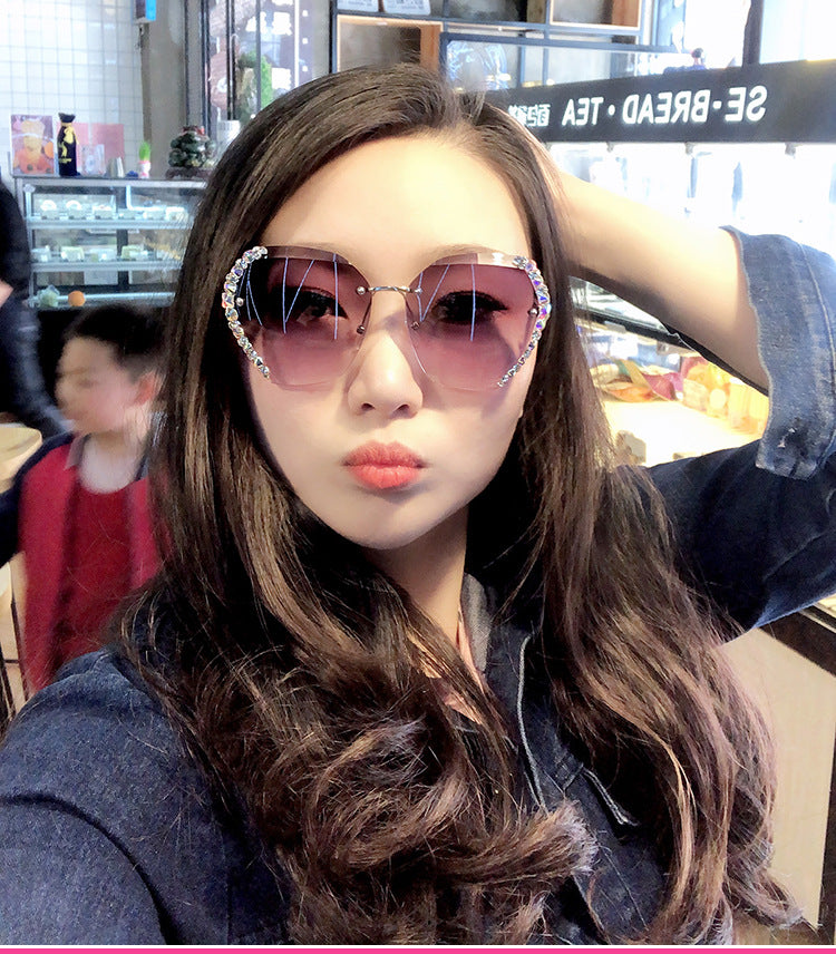 Women's fashion glasses 2022新款网红ins墨镜女镶钻韩版潮圆脸街拍防晒防紫外线太阳镜女