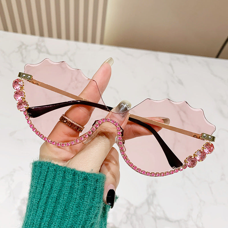 Women's fashion glasses 欧美镶钻大框架跨境水钻墨镜女异形波浪切边眼镜防晒显瘦太阳镜