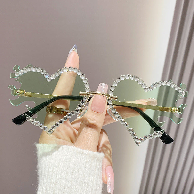 Women's fashion glasses 欧美墨镜太阳镜爱心个性街拍墨镜女无框时尚太阳眼镜批发
