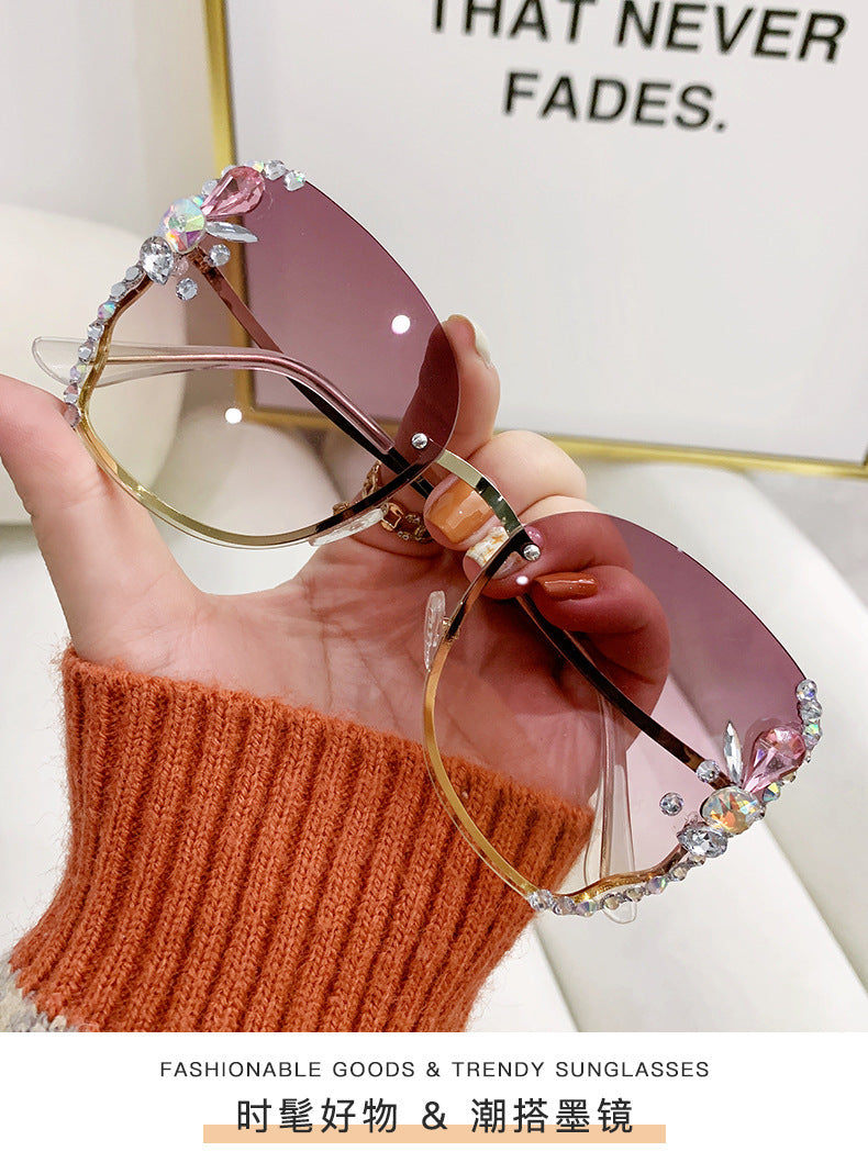 Women's fashion glasses 2023网红镶钻蝶形太阳镜女潮韩版气质方圆脸显瘦街拍防紫外线墨镜