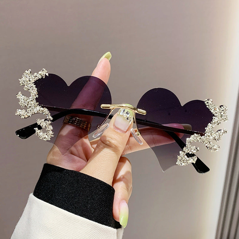 Women's fashion glasses 2023跨境异形夸张爱心眼泪太阳镜女水钻拍照墨镜高级感镶钻太阳镜