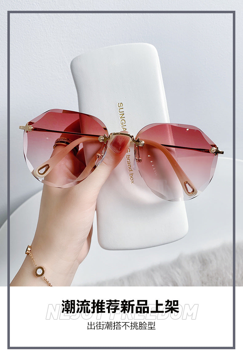 Women's fashion glasses 2024 墨镜女2022年新款潮夏季海边防晒紫外线太阳眼镜开车眼睛大脸显瘦