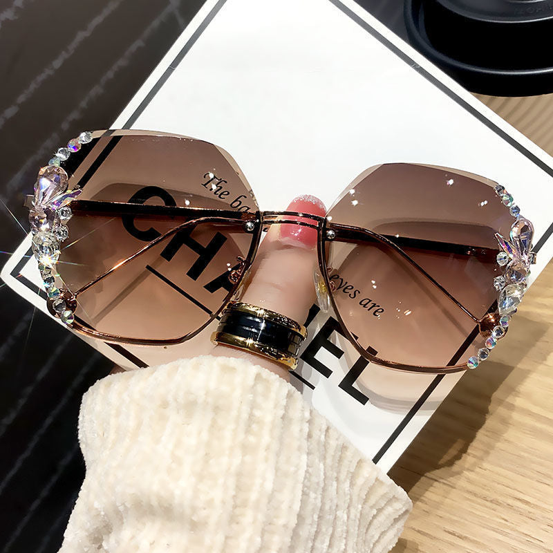 Women's fashion glasses 2023新款跨境时尚水钻墨镜女显瘦太阳镜潮款防晒防紫外线韩版眼镜
