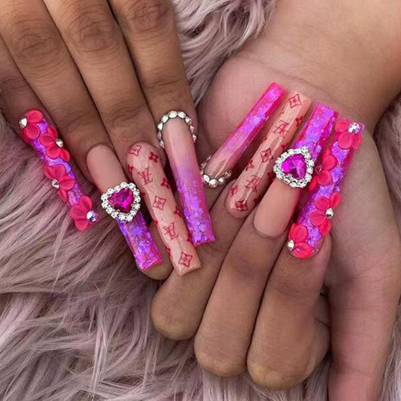(Hand-made nail) The dark fairy in Europe and America is dying, the magic mirror powder is white, and the finished nail product, Millennium Spice Girl fake nails patch, is worn for a long time.
