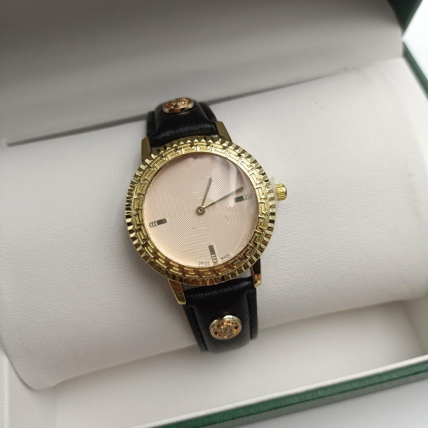 Fashion women's watchMedusa Beauty Head Quartz Watch Women's Watch Small Green Fashion Trend Foreign Trade Women's Internet Celebrity Live Wholesale Watch Women