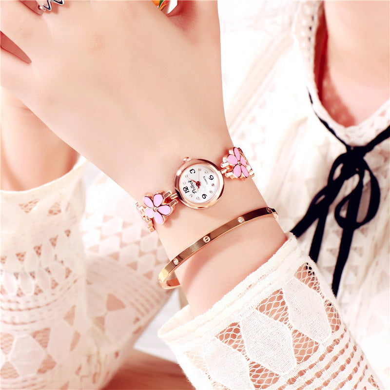 Fashion women's watchPollock Little Daisy Fashion Watch New Plum Blossom Women's Student Women's European and American Brand Electronic Watch