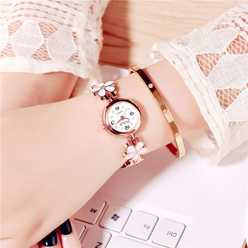 Fashion women's watchPollock Little Daisy Fashion Watch New Plum Blossom Women's Student Women's European and American Brand Electronic Watch