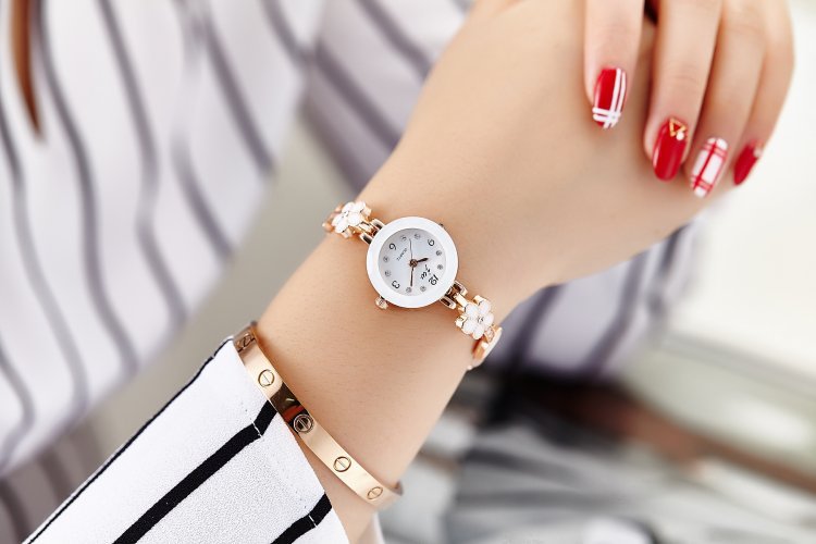 Fashion women's watchNew Korean Bracelet Steel Watch Women's Fashion Student Bracelet Ins Style Watch Women's Fashion Quartz Watch