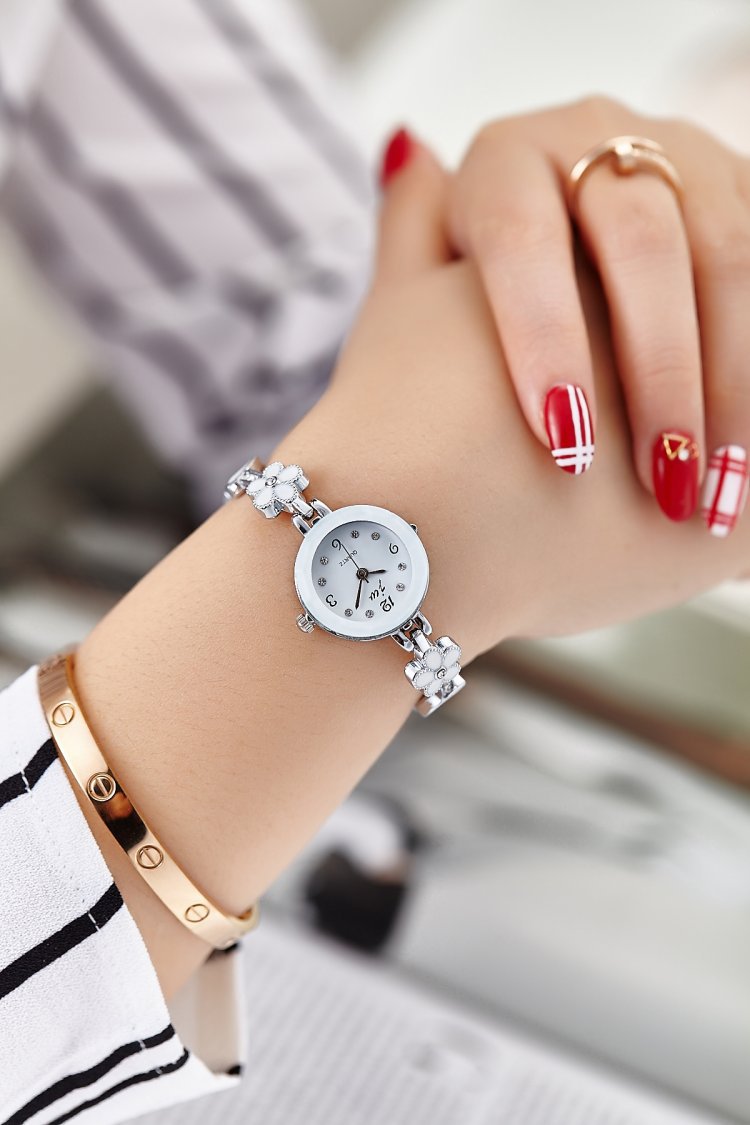 Fashion women's watchNew Korean Bracelet Steel Watch Women's Fashion Student Bracelet Ins Style Watch Women's Fashion Quartz Watch