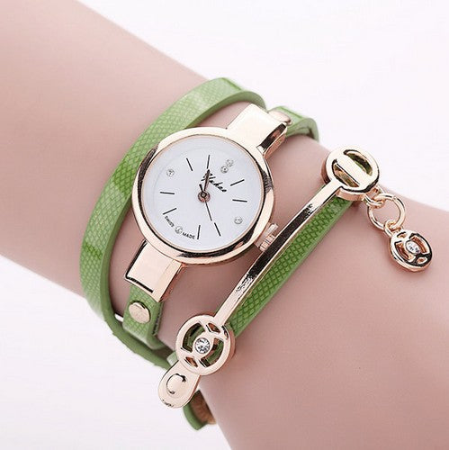 Fashion women's watchOne Piece Dropshipping Angel Pendant Quartz Bracelet Watch Rhinestone Pu Coiling Women's Watch AliExpress New Gift Watch