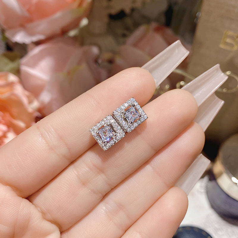 山茶简约新品爆款满钻耳钉 镀18K潮搭嘻哈风格仿莫桑璀璨锆石耳饰