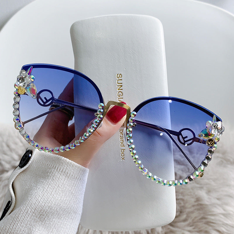 Women's fashion glasses 2024 新款镶钻猫眼复古太阳镜大框墨镜女士金属镜腿镂空跨境遮阳镜