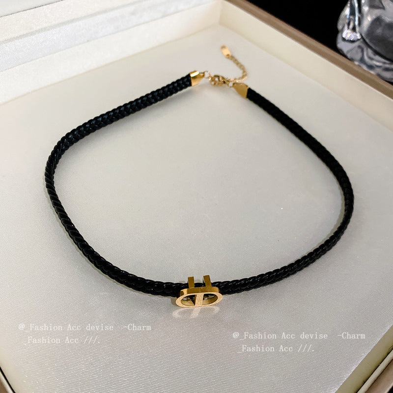 钛钢字母皮革颈链小众时尚气质设计感项链个性简约新款项饰批发女