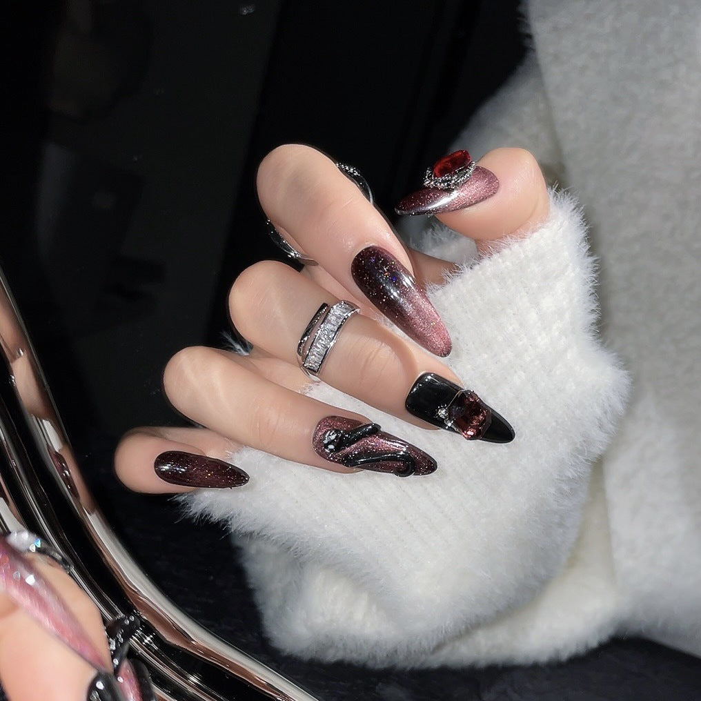 (reusable nail)Europe and the United States spice girls three-dimensional snake pattern fake nails patch white wear nail art finished hand dark red spice girls nail art.