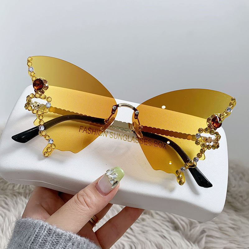 Women's fashion glasses 跨境热销个性无框切边蝴蝶形状镶钻太阳镜高级感时尚走秀搞怪墨镜