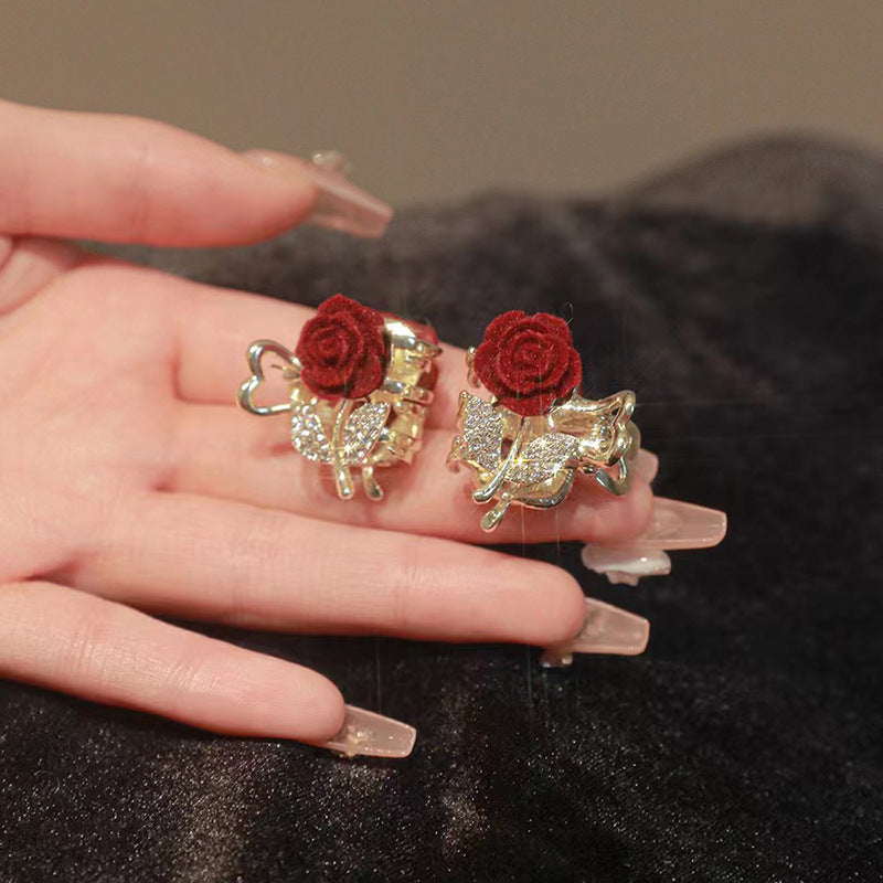 秋冬迷你新年红色植绒抓夹镶钻玫瑰花朵发夹时尚鲨鱼夹设计感发饰