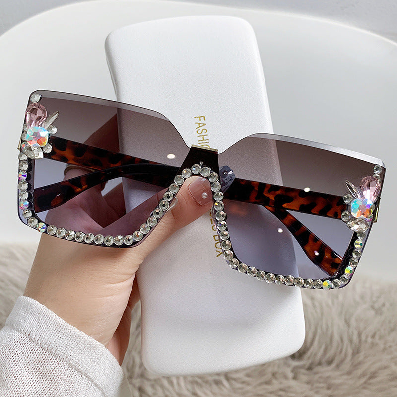 Women's fashion glasses 欧美镶钻大框架跨境新款水钻墨镜女潮款防紫外线防晒显瘦太阳镜