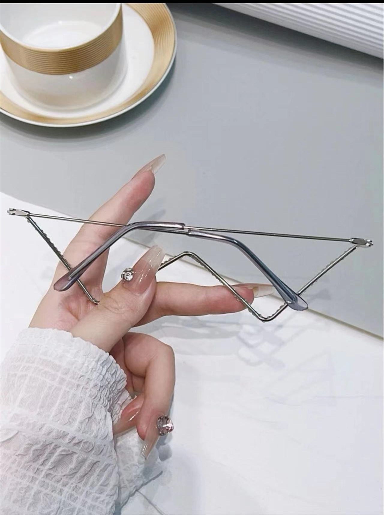 Women's fashion glasses 2023新款跨境镶钻眼镜女潮欧美ins风半框街拍V型装饰镜架男W型