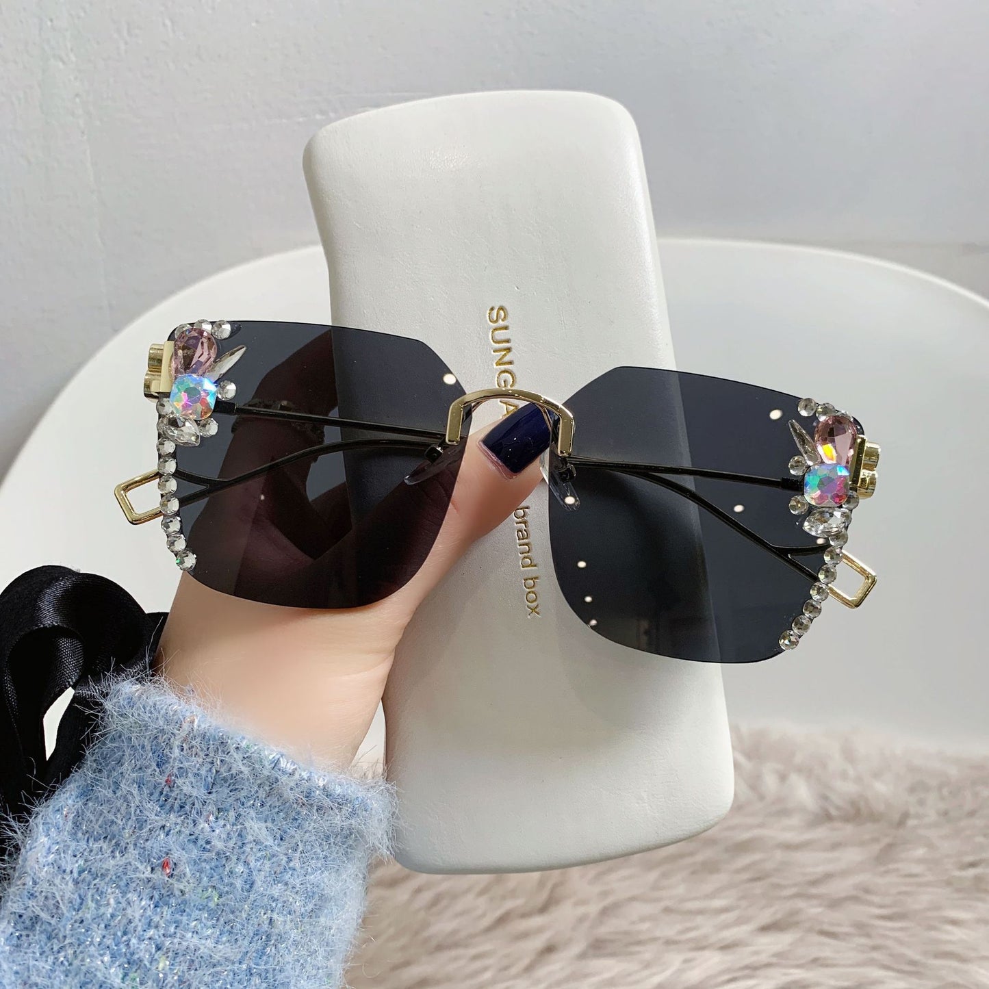 Women's fashion glasses 2022新款镶钻太阳镜女跨境B家无框切边时尚金属大框墨镜太阳眼镜