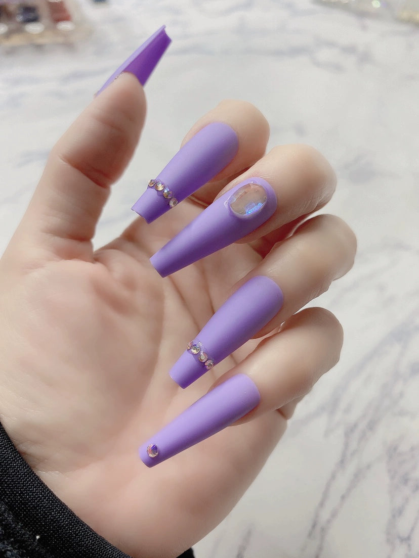 (Hand-made nail) Spice girl Europe and America, dark and long manicure nail, ballet nail, flat head, white, fake nails, wearing beautiful patch, finished product.