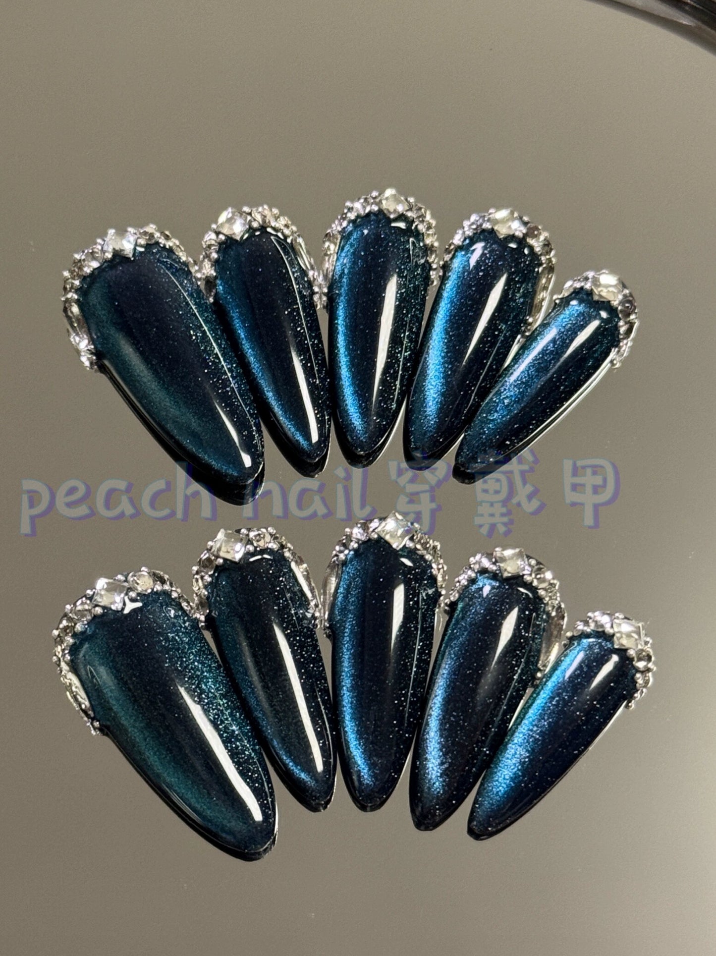 Blue Flashing Cat Eye Autumn and Winter White Mid-Length Pile Rhinestone Elegant Handmade Wear Armor Detachable 2024 Hot