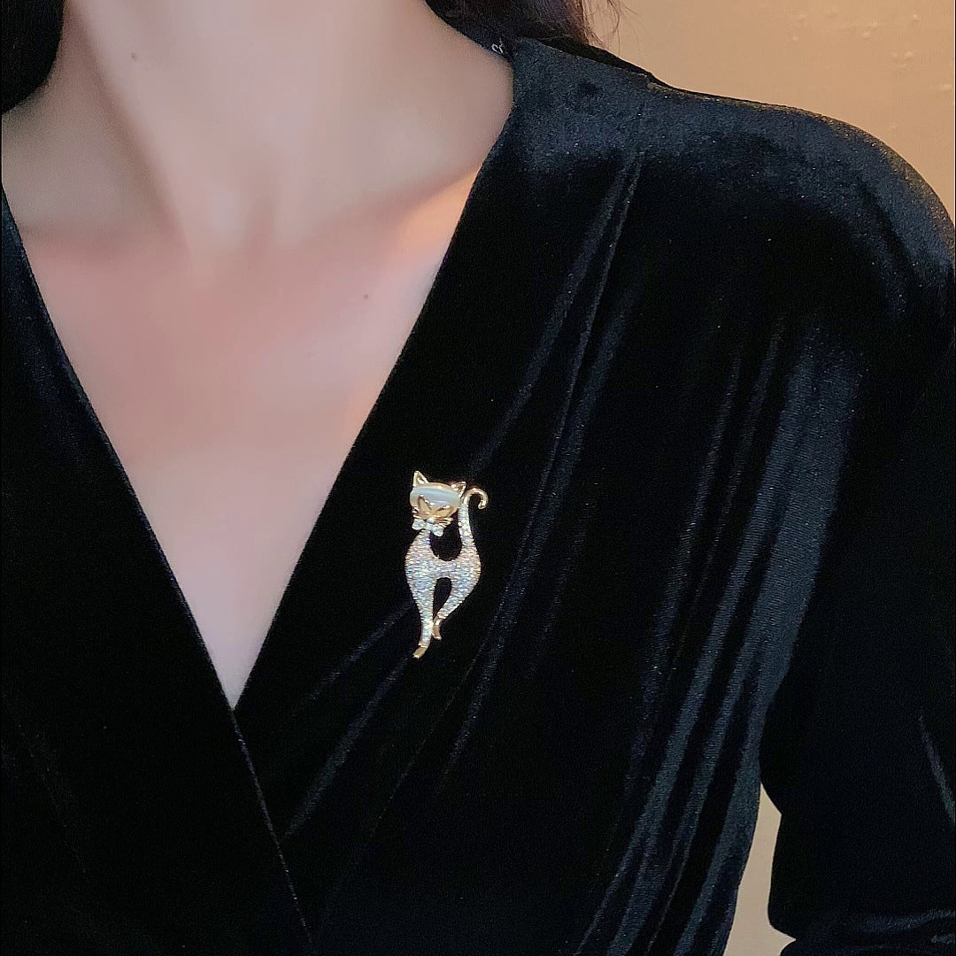 配饰胸针真金电镀锆石猫眼石猫形胸针时尚轻奢设计感胸花小众百搭饰品批发
