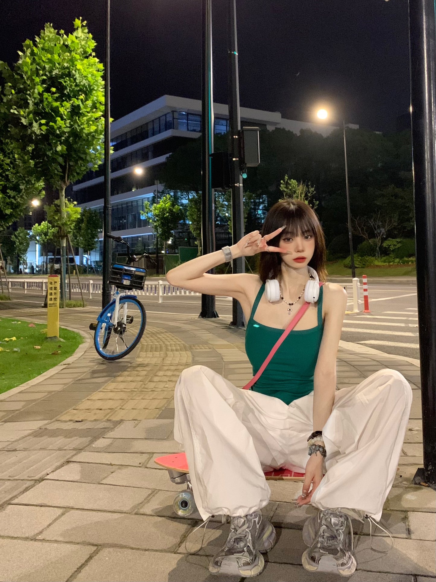 Dopamine tops Free shipping Tattoo Dopamine wears a green small suspender vest for women's summer wear with chest pad backless sweet and spicy sleeveless strap top