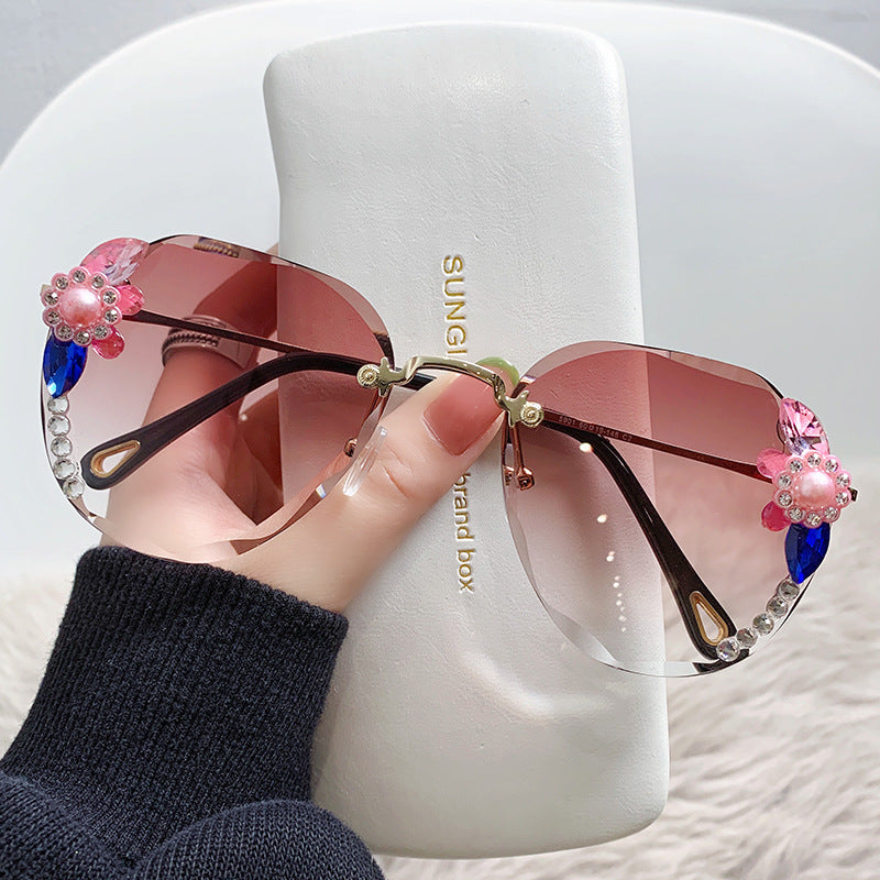 Women's fashion glasses跨境大框架新款水钻墨镜显瘦开车太阳镜网红防紫外线