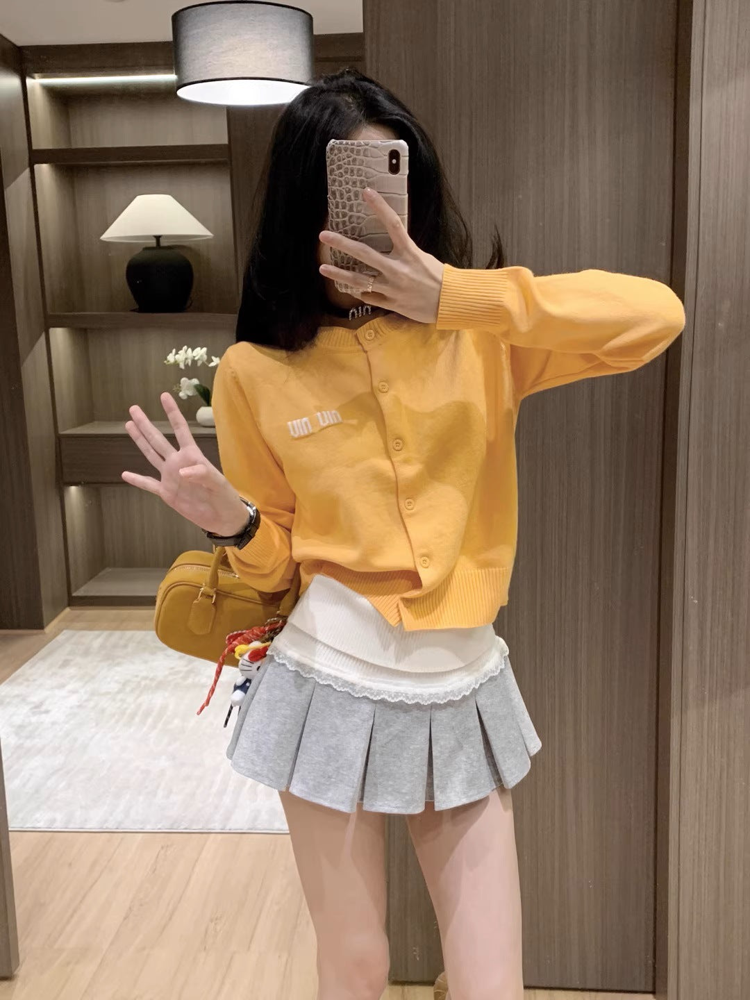 Dopamine tops Free shipping Tattoo White ceiling, girlish age-reducing dopamine college style short knitted cardigan top