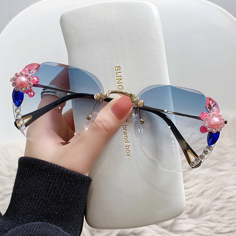 Women's fashion glasses 跨境大框架新款水钻墨镜显瘦开车太阳镜网红防紫外线韩版ins潮流