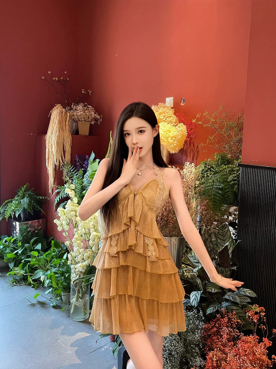 Fashion women's wear Pleated Lace Sexy V-neck Beach Dress with Suspenders Vacation Style Beautiful Seaside Dress Atmosphere Cake Skirt