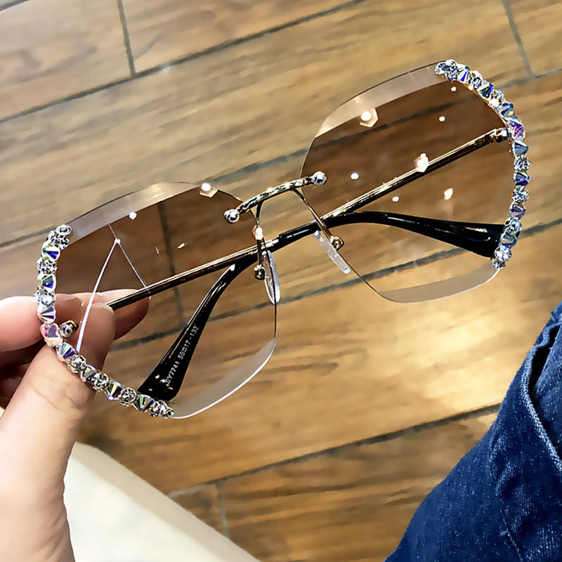 Women's fashion glasses 2022新款网红ins墨镜女镶钻韩版潮圆脸街拍防晒防紫外线太阳镜女