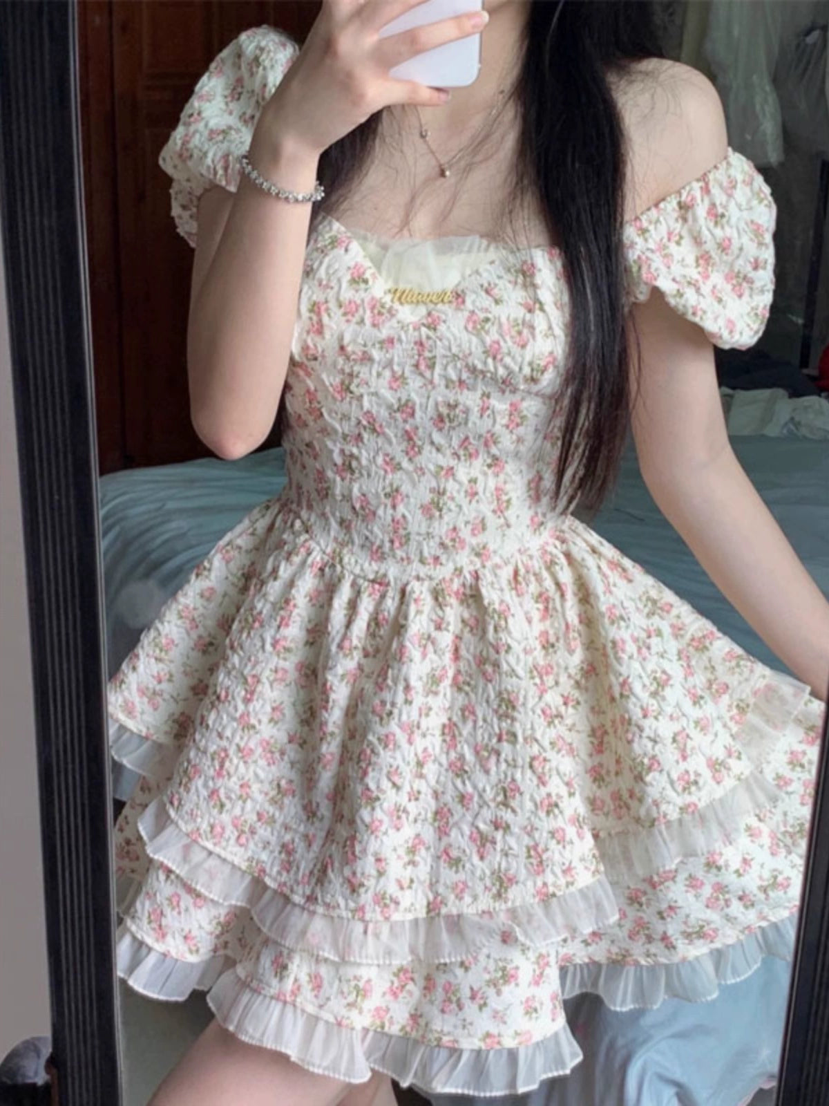 Fashion women's wear Small French Sweet Floral Puff Sleeve Dress Female Summer New Backless Hollow Bow Bubble Skirt