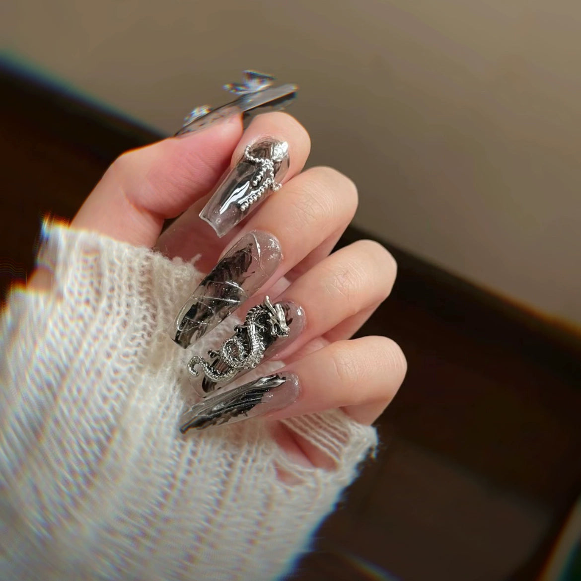 (Hand make nail) [Qingcheng] Wearing armour, finished product, dark heavy industry, long ladder, cool girl, customized black steel ball, butterfly, the Year of the Loong