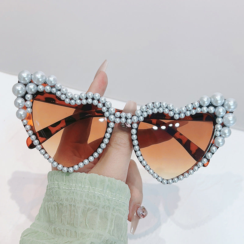 Women's fashion glasses 2023跨境大框架歪心欧美镶珍珠太阳镜桃心爱心女士墨镜防紫外线