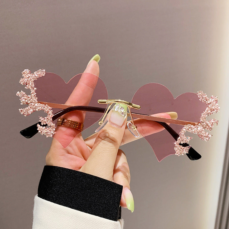 Women's fashion glasses 2023跨境异形夸张爱心眼泪太阳镜女水钻拍照墨镜高级感镶钻太阳镜
