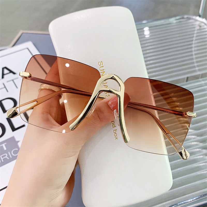 Women's fashion glasses 新款跨境欧美风A字金属太阳镜时尚显瘦女式墨镜防紫外线眼镜批发