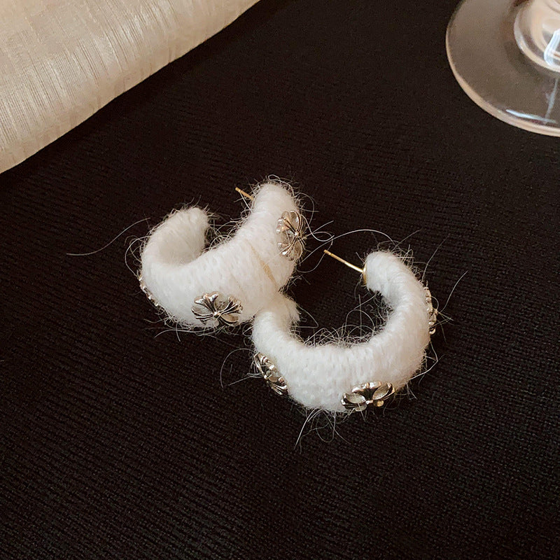 银针植绒三角形耳环秋冬款时尚百搭耳圈小众甜美设计感耳饰批发女