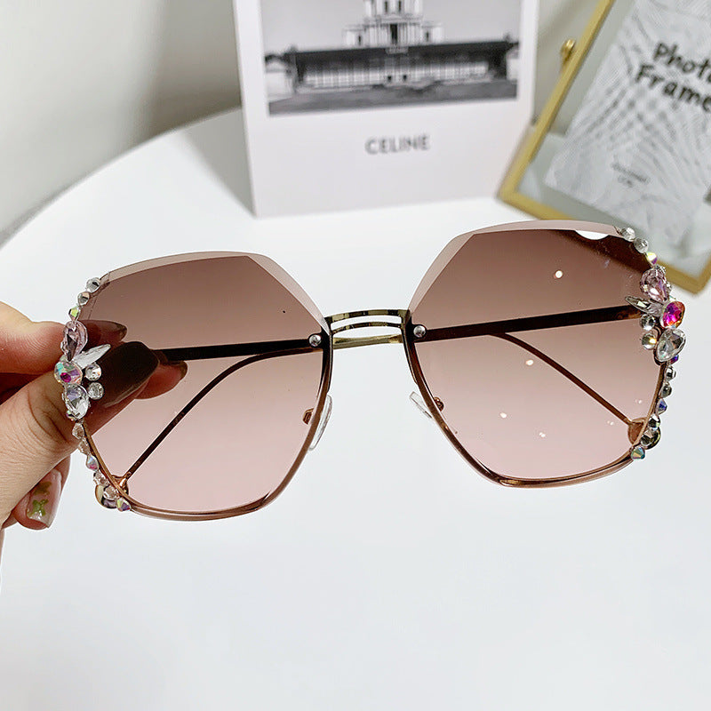 Women's fashion glasses 2023新款跨境时尚水钻墨镜女显瘦太阳镜潮款防晒防紫外线韩版眼镜