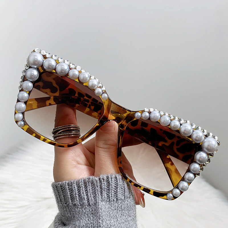 Women's fashion glasses 2023跨境镶钻新款猫眼太阳镜复古蝴蝶框墨镜ins女士大框遮阳眼镜