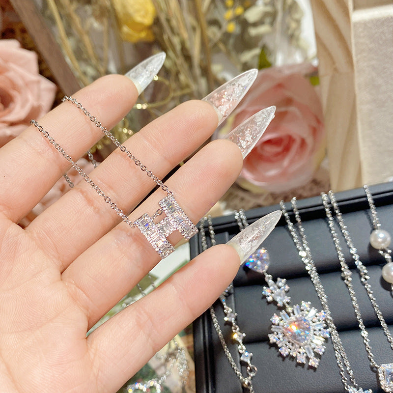 珠宝首饰山茶新款珠宝璀璨精致白钻项链女 镀18K金简约甜美少女超仙锁骨链
