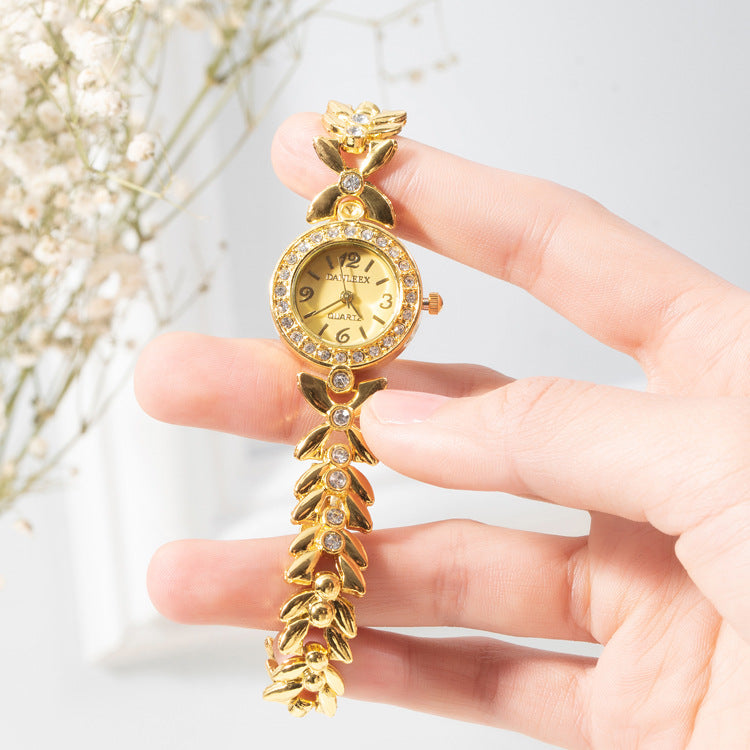 Fashion women's watchFashion Trend Ladies Fashion Watch European Style Popular Elegant Quartz Watch Women's Rhinestone Bracelet Band Watch 5776