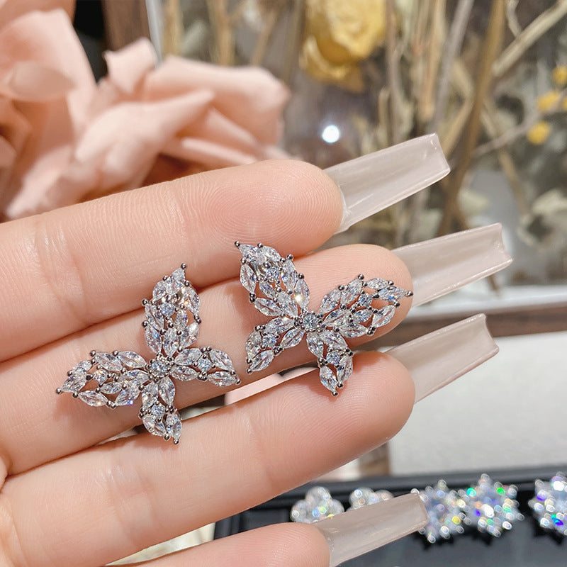 山茶直播货源热卖仿莫桑钻耳钉 镀18K金波光粼粼玫瑰花朵女神耳饰