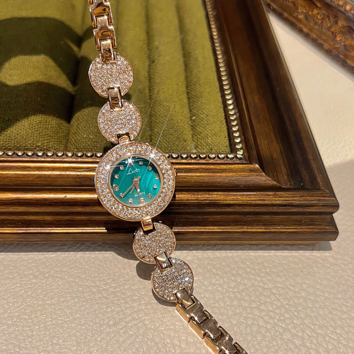 Fashion women's watchLsvtr Light Luxury Grandmother Green Niche High Sense Vintage Bracelet Women's Watch Good-looking Fashion Ladies Watch