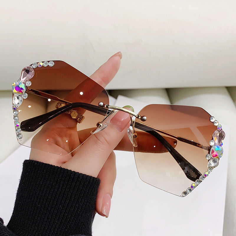 Women's fashion glasses 跨境新款镶钻墨镜女潮街拍大脸显瘦防紫外线水钻太阳眼镜显脸小